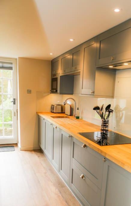 Cosy Modern Cottage - แวร์แรม ภายนอก รูปภาพ